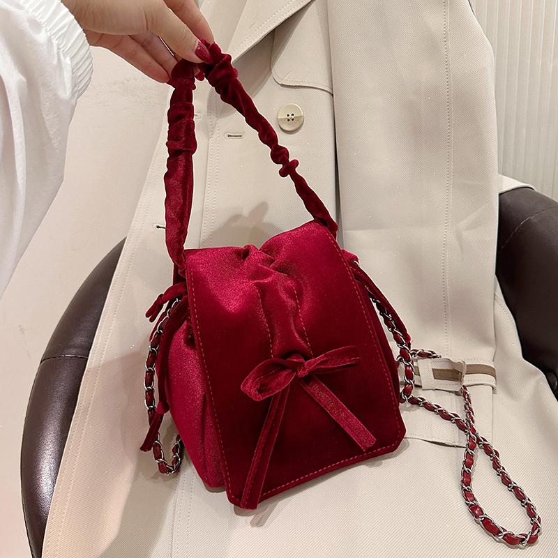 

Новая осенняя золотая бархатная дуга в западном стиле, универсальная, усовершенствованная, благородная, с ощущением qi, уникальная сумка через плечо