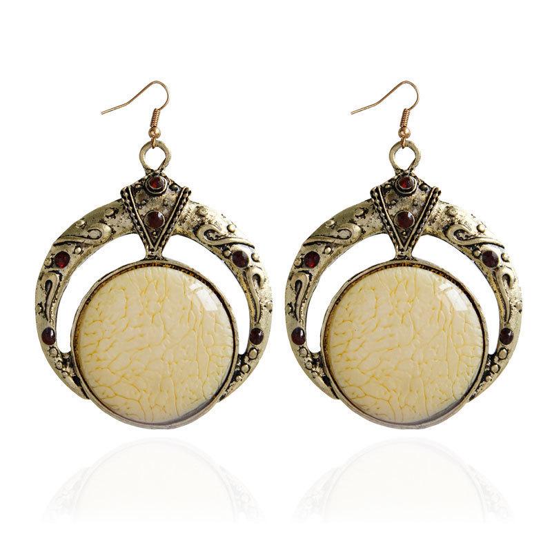 Stylish hand-woven rice bead necklace, exaggerated retro round pendant earrings necklace set