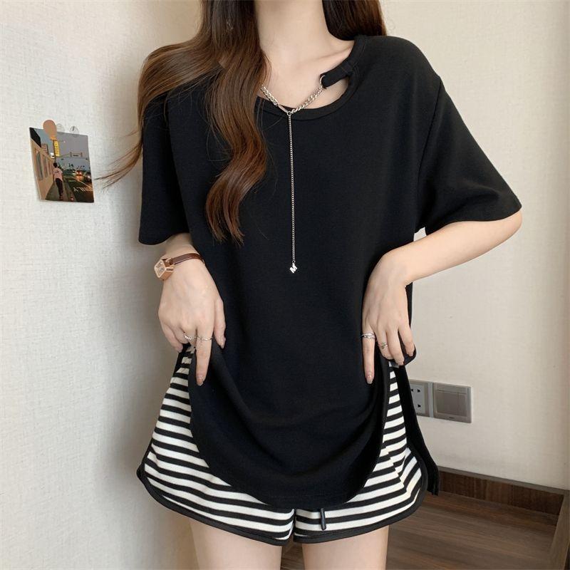 Women Asymmetrical Cut-out T-shirt with Chain Detail Crew Neck Short Sleeve Oversized Loose Fit Solid Color Tee