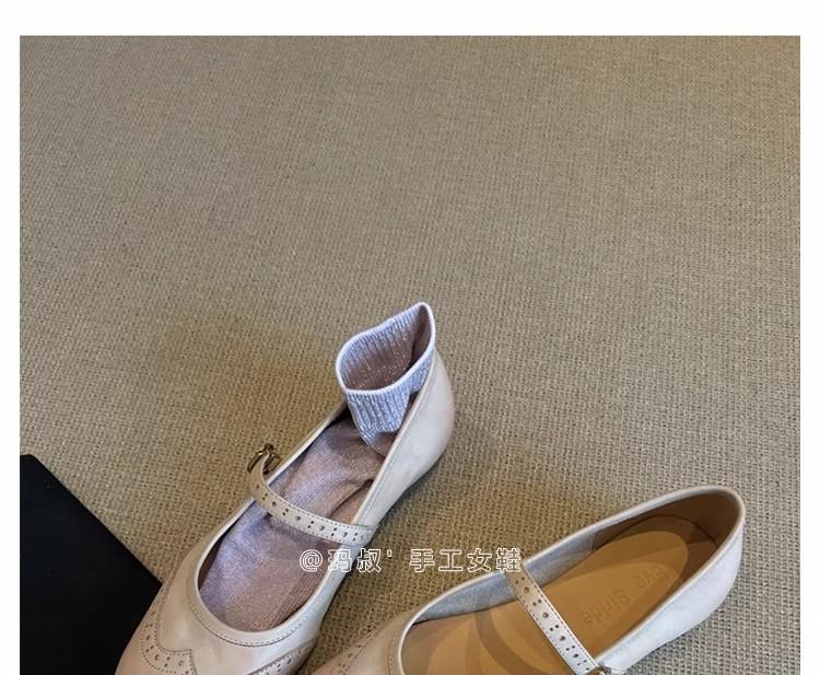 Innere Höhenerhöhung von 4CM~ Leder Französische Einzel Schuhe Damen 2025 neue Modelle mit Röcken, Ballerinas, Retro gravierte Mary Jane Schuhe