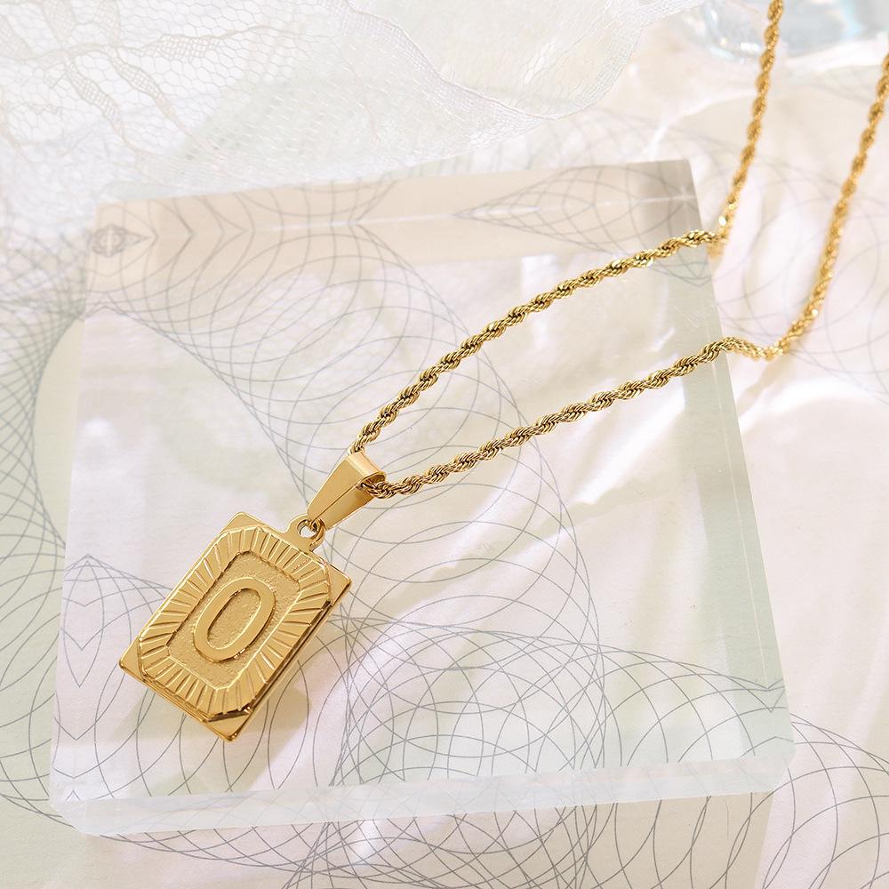 Qiong Yao Hip Hop 26-Letter Square Pendant Necklace, Clavicle Chain, 18K Gold Plated Titanium Steel.