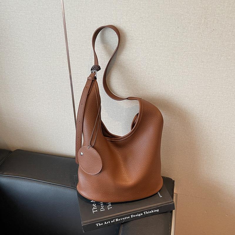 

Niche summer fashion versatile large-capacity tote bag women s premium texture portable shoulder bag коричневый