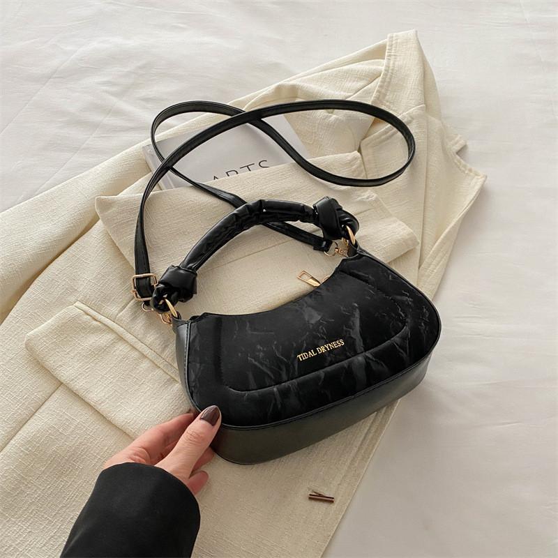 

Стильная весенняя сумка на плечо из ПУ 2024 года для модного повседневного использования с вместительным отделением No Pendant чёрный