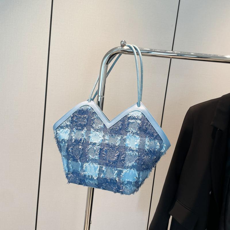 Popular niche design bags, autumn new tote women's bags, beautiful shoulder bags, portable bucket bags