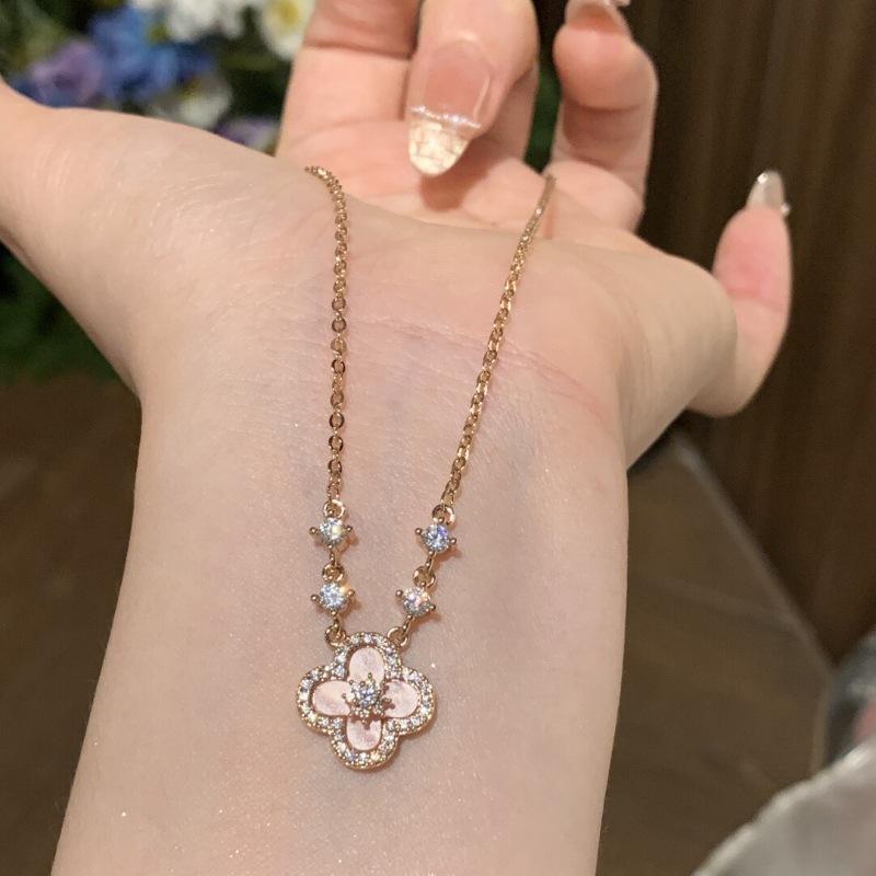 Retro High-End Feeling Full Of Diamond Powder Fritillary Four-Leaf Clover Necklace Niche Design Exquisite And Sweet Temperament Collarbone Chain