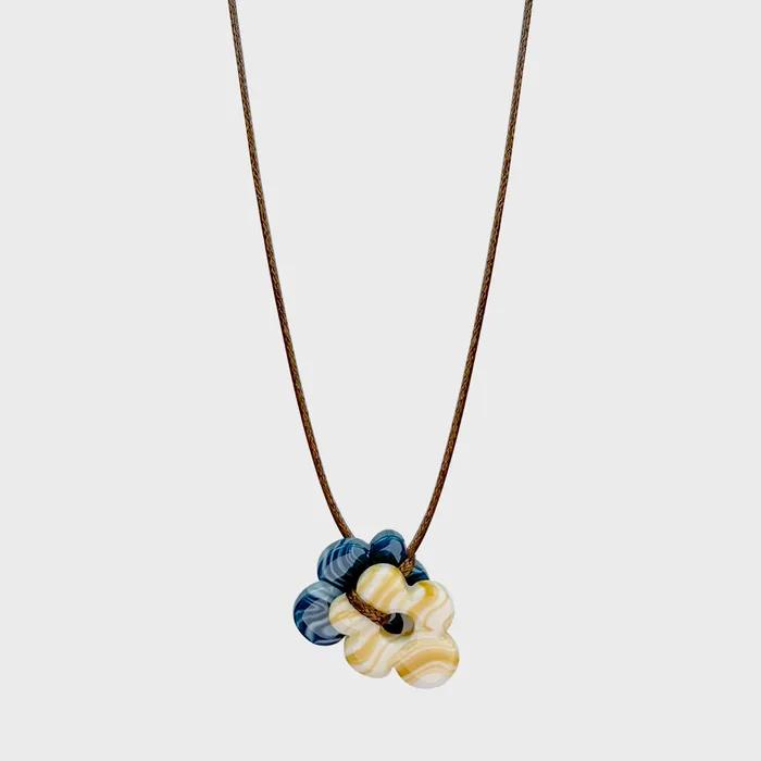 Asymmetrical Daisy Pendant String Necklace
