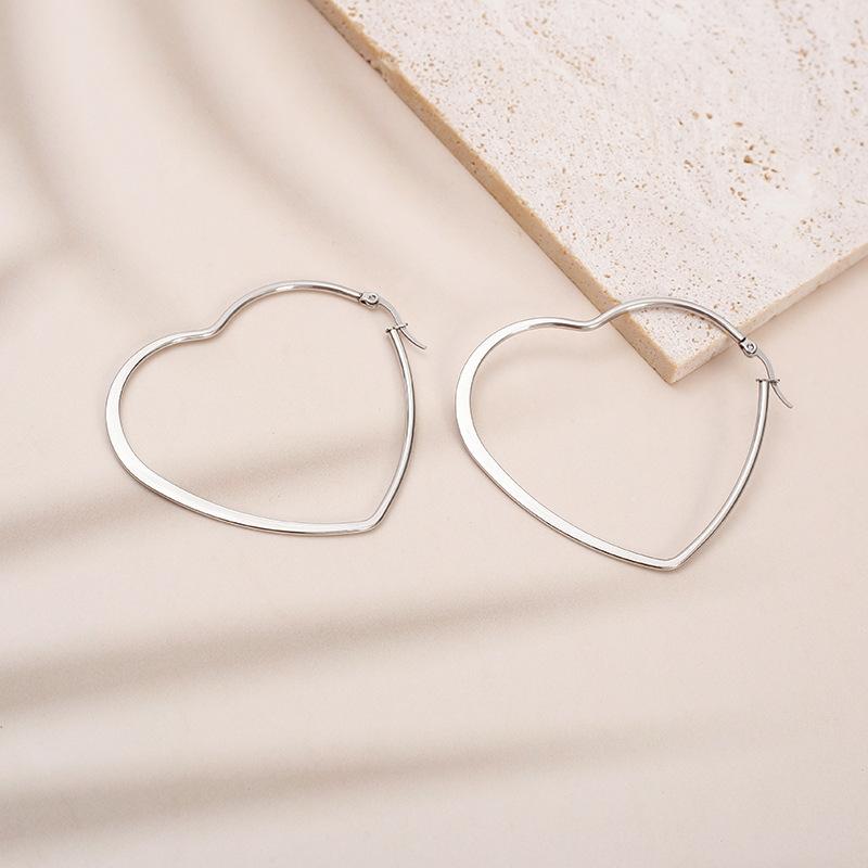 

European and American fashion new five-pointed star titanium steel earrings, stainless steel large earrings, high-end stud earrings, ear buckles 2.0*30mm