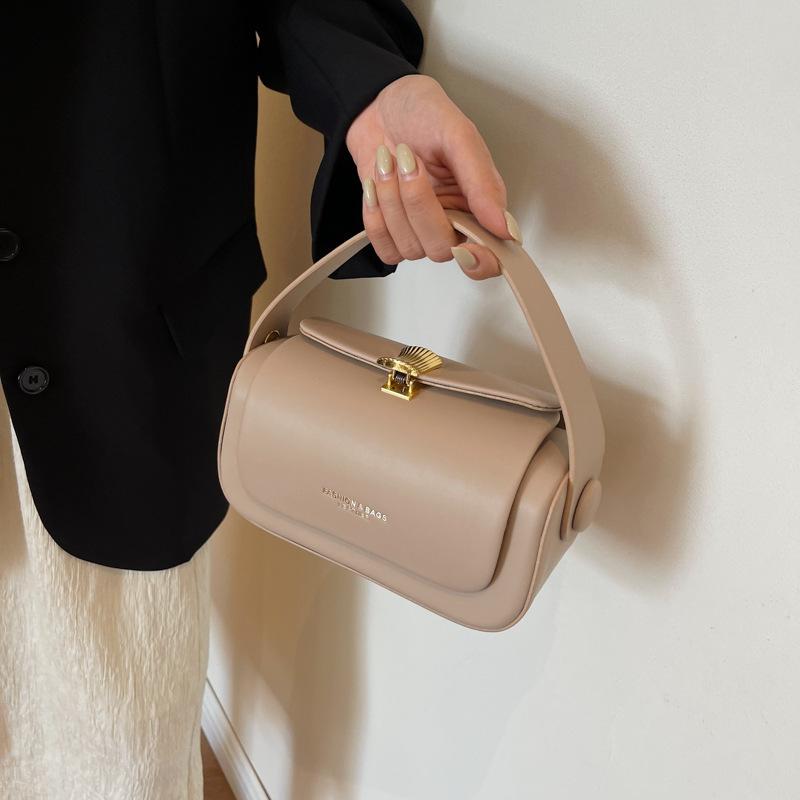 Classic Black Shoulder Bag Women's Versatile Retro Crossbody Square Bags 2026 New Large Capacity Textured Leather Flap Handbags
