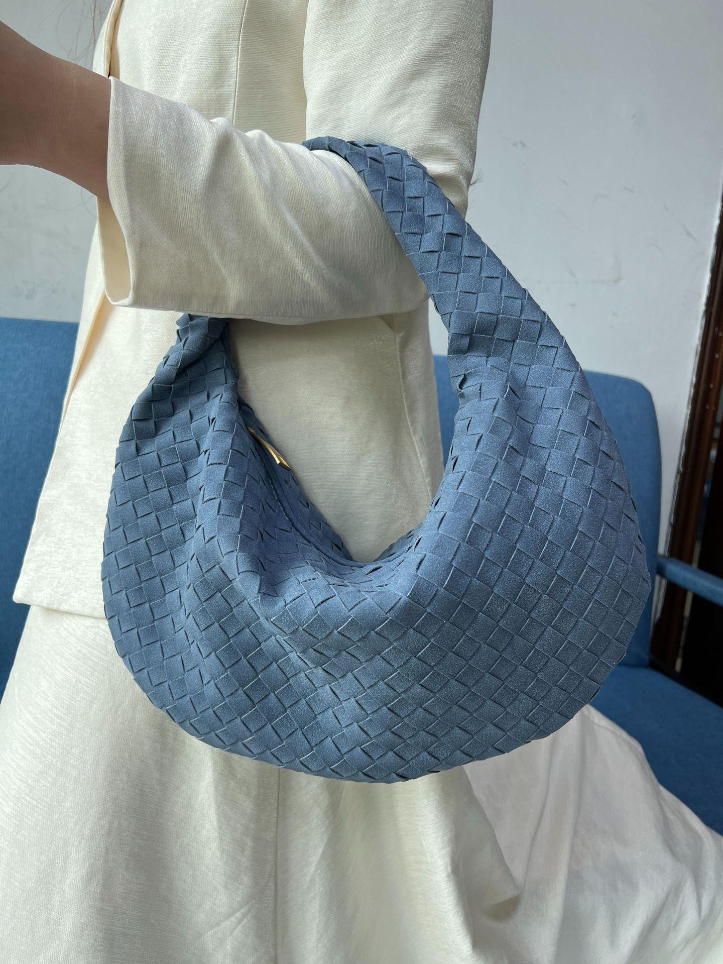 TrendyMBag Nieuwe Geweven Tas voor Dames, High-end Western-stijl Axeltas, Enkele Schouder Handtas voor Dames voor Dagelijks Gebruik, Grote Knoedeltas, Handtas 44*5*25CM gray