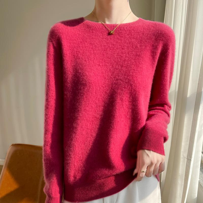 Útulný dámský pletený pulovr svetr s kulatým výstřihem a dlouhým rukávem