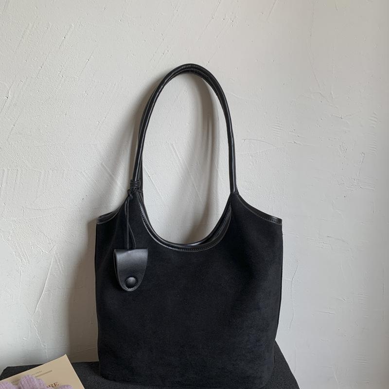 

Korean version ins style autumn fashion simple literary style lazy style fashionable daily commute shoulder armpit women s bag чёрный