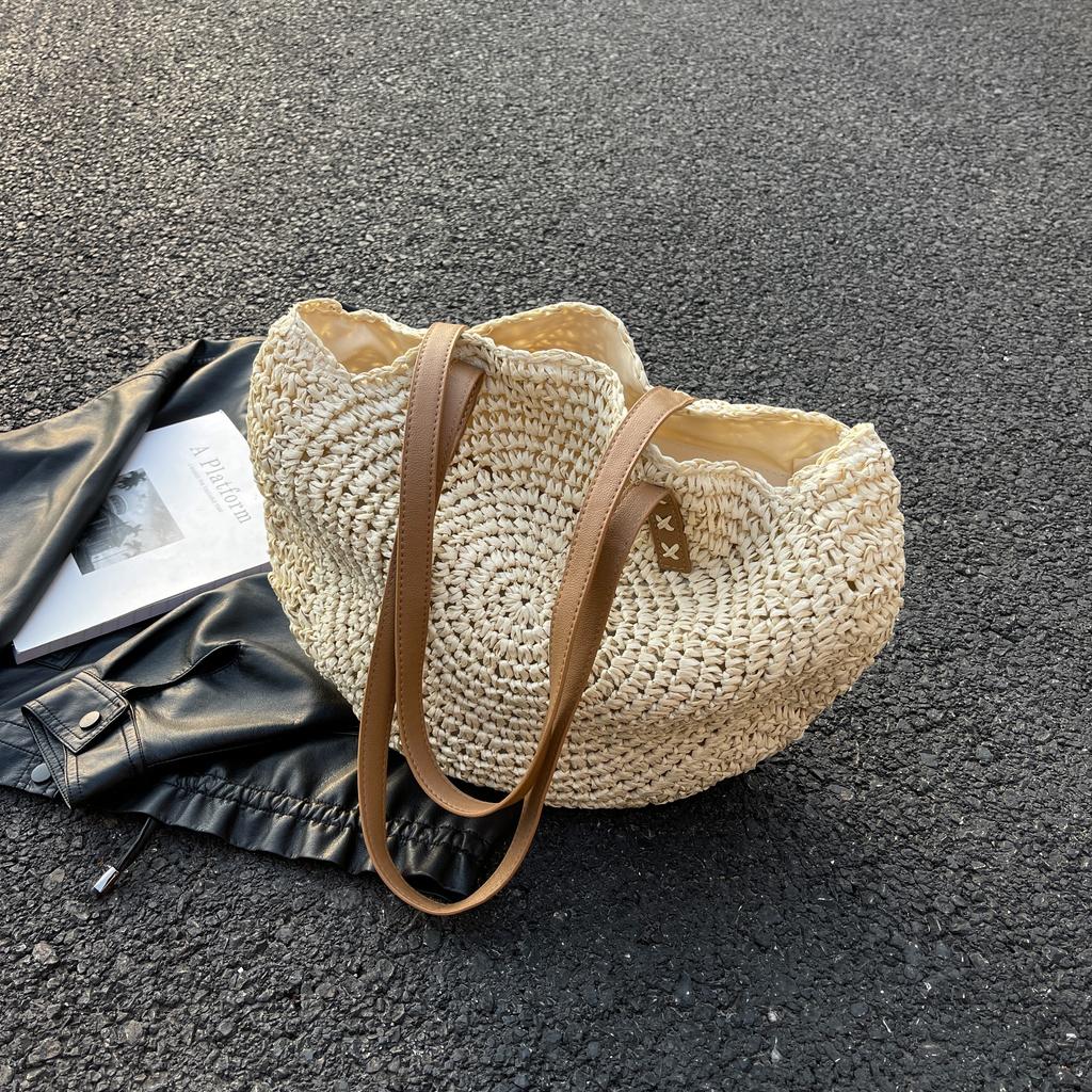 Large-capacity Hand-woven Beach Resort Grass Package