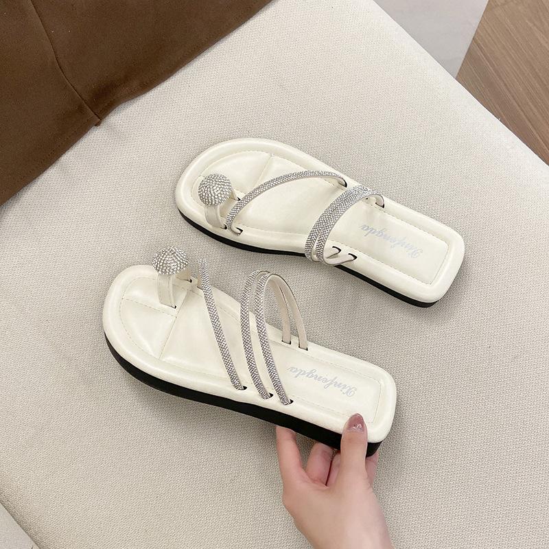 Flat-bottomed cool slippers for women's summer wear, new rhinestone soft bottom non-slip toe beach one-word drag