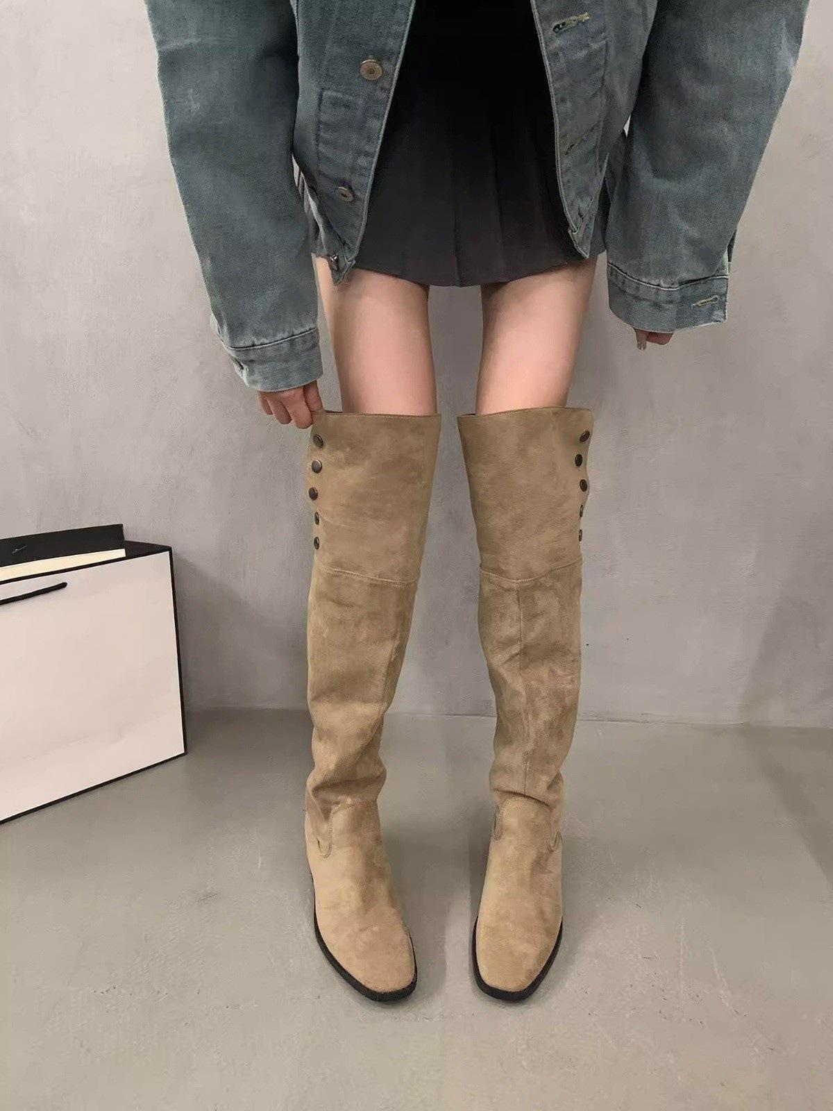 

Разнообразие способов ношения 2024 осень и зима средний каблук-труба толстый каблук средний каблук квадратная головка заклепки длинные сапоги высокий каблук многослойные сапоги поверх k 39