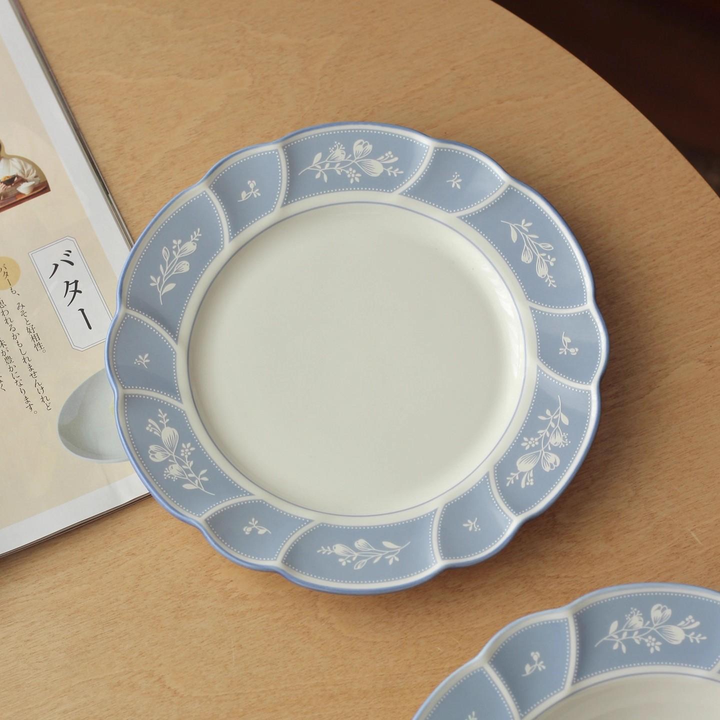 French Style Relief Breakfast Plates Household 8~8.25 Inch Vintage Ceramic Dinner Dish Floral Pattern Overglaze Color Tableware