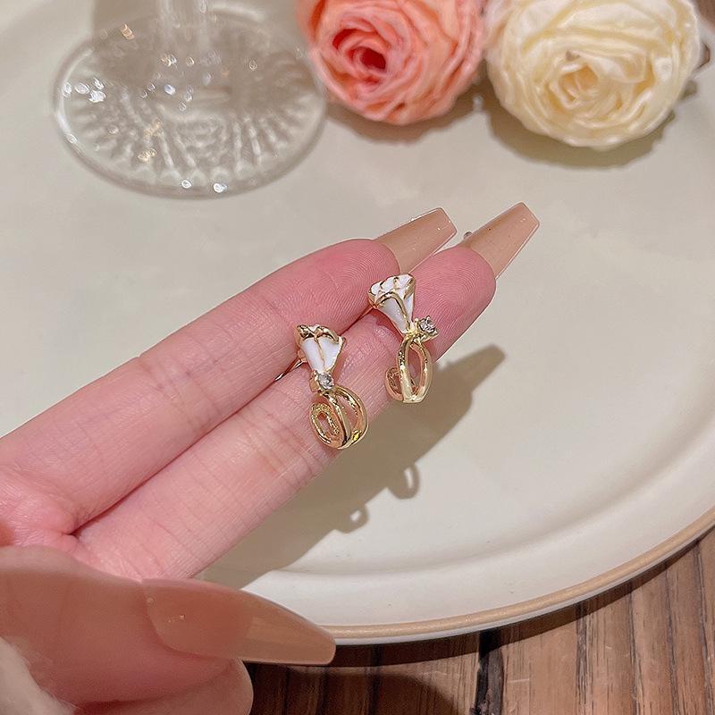 Boucles d'oreilles coréennes en argent S925 et perles en forme de fleur - Design polyvalent et élégant inspiré de la forêt