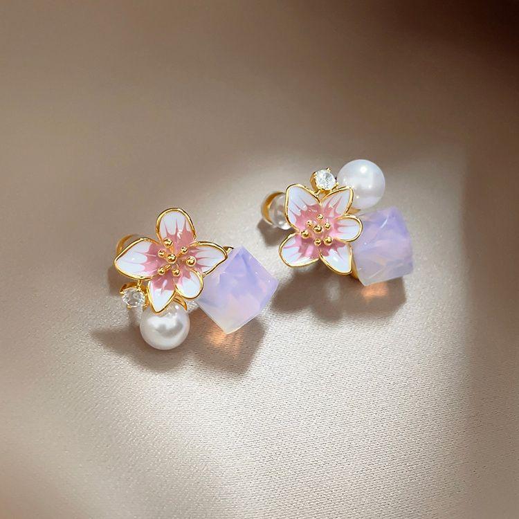 Vintage Oil Painting Flower Stud Earrings for Women Exquisite Metal Peach Blossom Earrings Jewelry Gifts Daily Fancy Accessories
