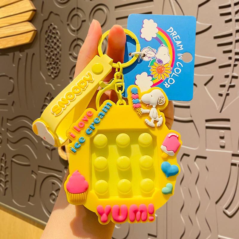Cute Creative Snoopy Silicone Keychain Stress Relief Toy For Backpacks Or Gifts жёлтый