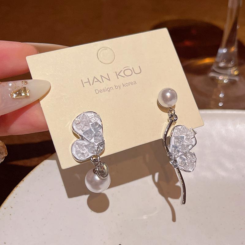 Super Fairy Crystal Butterfly Earrings Women's Niche High-end Sense Versatile Temperament Pearl Stud Earrings