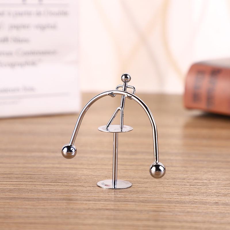 

Одноногий вращающийся неваляшка Железный человек - забавные декомпрессионные игрушки для мероприятий и фестивалей