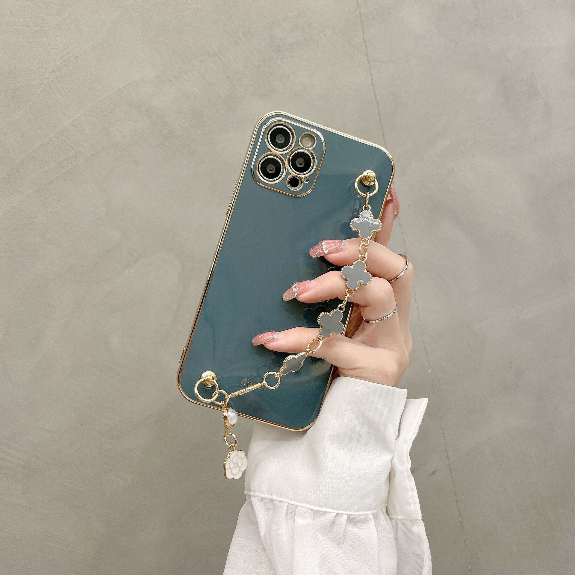 

Подходит для чехла для iPhone 15 Promax, модного браслета-клевера, защитного чехла для Apple 13 14, 12XS creative iPhone6plus