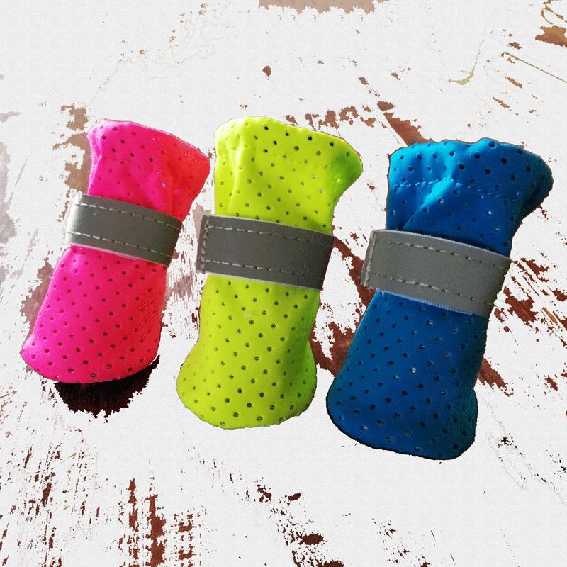 4 piezas Suministros de verano para mascotas Perro mascota Zapatos para perro Transpirables Resistentes al desgaste Antideslizantes Zapatos de suela blanda No les encanta que se caigan los zapatos