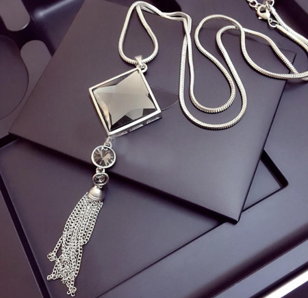 

Женское корейское классическое длинное ожерелье из сплава с подвеской в виде свитера - не выцветает, регулируется для осени и зимы