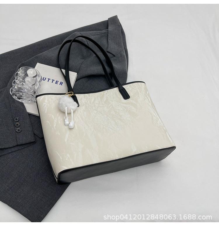 

Fashion temperament tote bag women s 2025 new large-capacity explosive shoulder bag simple texture work commuter bag
