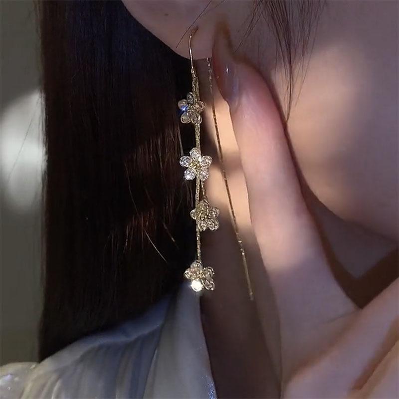 2024 Trendy Zircon Flower Tassel Earrings: Versatile, Slimming & Stylish
