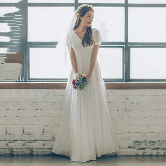 Plus Size Chiffon Light Wedding Dress with Short Sleeves - Perfect for Outdoor Weddings, Travel Photography, Banquets, and Evening Events with Veil