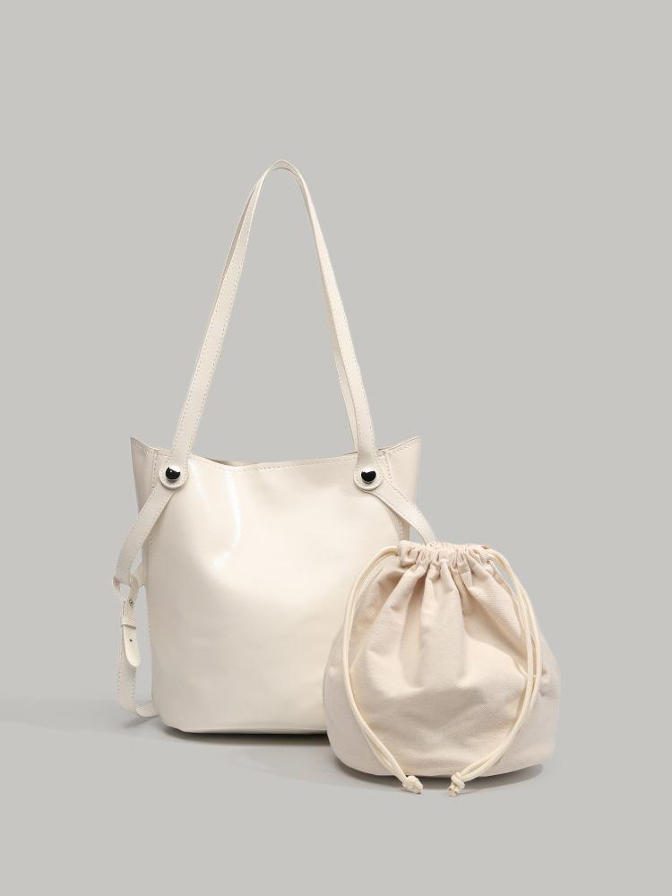 

Niche design sense of simple portable bucket bag commuter bag women s 2025 new solid color versatile one-shoulder tote bag for women белый