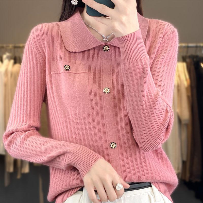 Ein neuer Revers-Pullover für Damen für Frühling und Herbst, mit einem stilvollen Strickoberteil mit Revers als Basisschicht