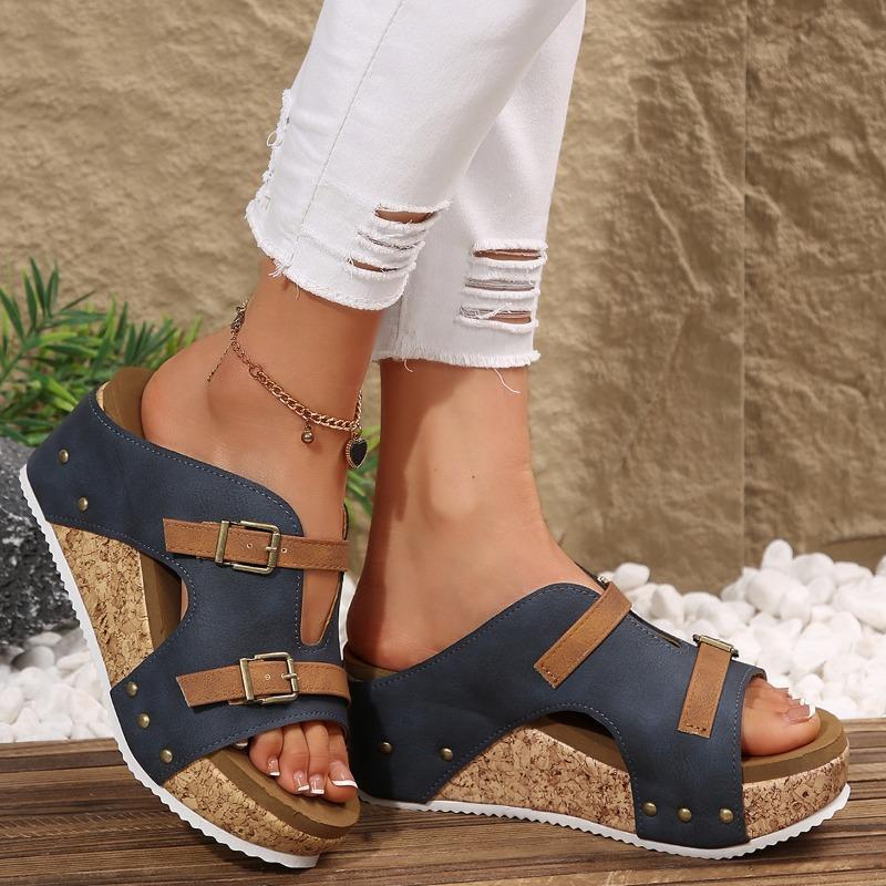 Large size thick-soled wedge heel with slippers, summer new buckle with light foam bottom beach open-toed women's shoes