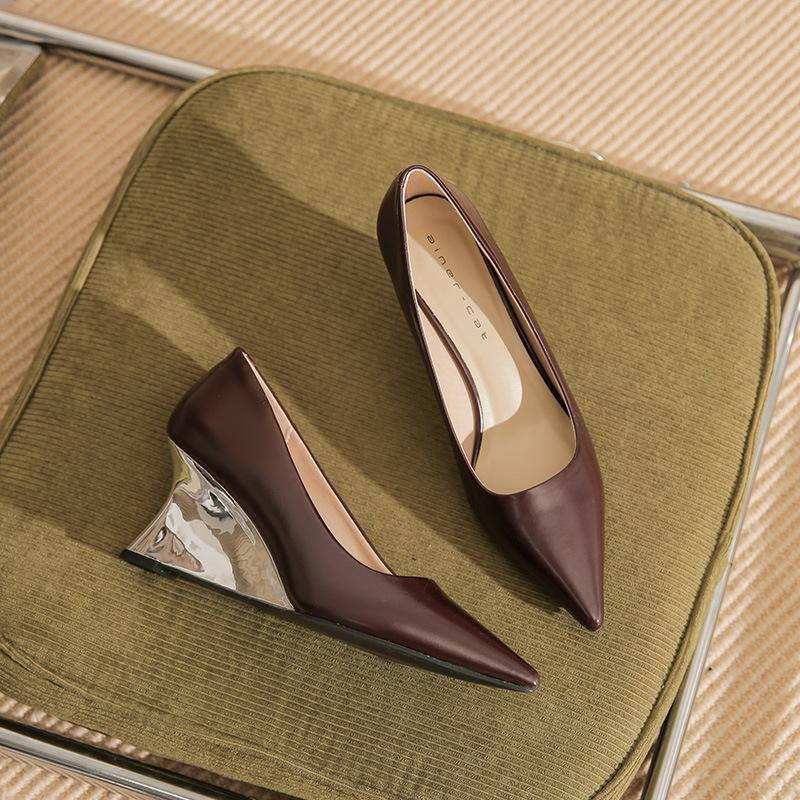 

75001 [sheepskin] high heels women s slope heel spring 2025 new pointed temperament retro commuter shoes 39