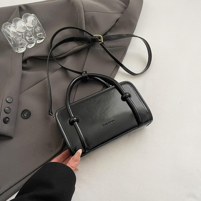 Premium bag women's spring and summer versatile 2025 new fashion messenger bag casual portable Boston bowling bag