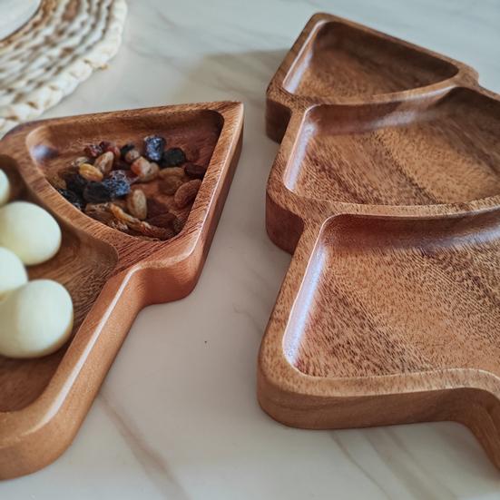 Christmas Tree Shaped Wooden Serving Tray Charcuterie Board Compartment Snack Platter for Breakfast Fruits Nuts Holiday Party Home Decor