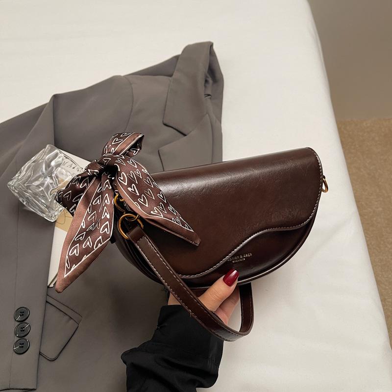 

Сумка с характером для通勤 Женская сумка-мессенджер 2025 осенняя новая сумка Простая наплечная сумка Женская сумка Сумка-седло Сумка под мышкой темно-коричневого