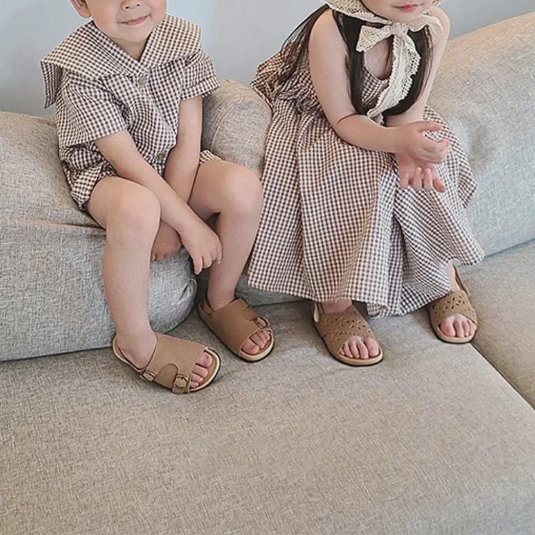 Conjunto de moda para niños con estampado de cuadros y cuello marinero: Conjunto de Falda con Tirantes para Niñas y Pantalones Cortos para Niños