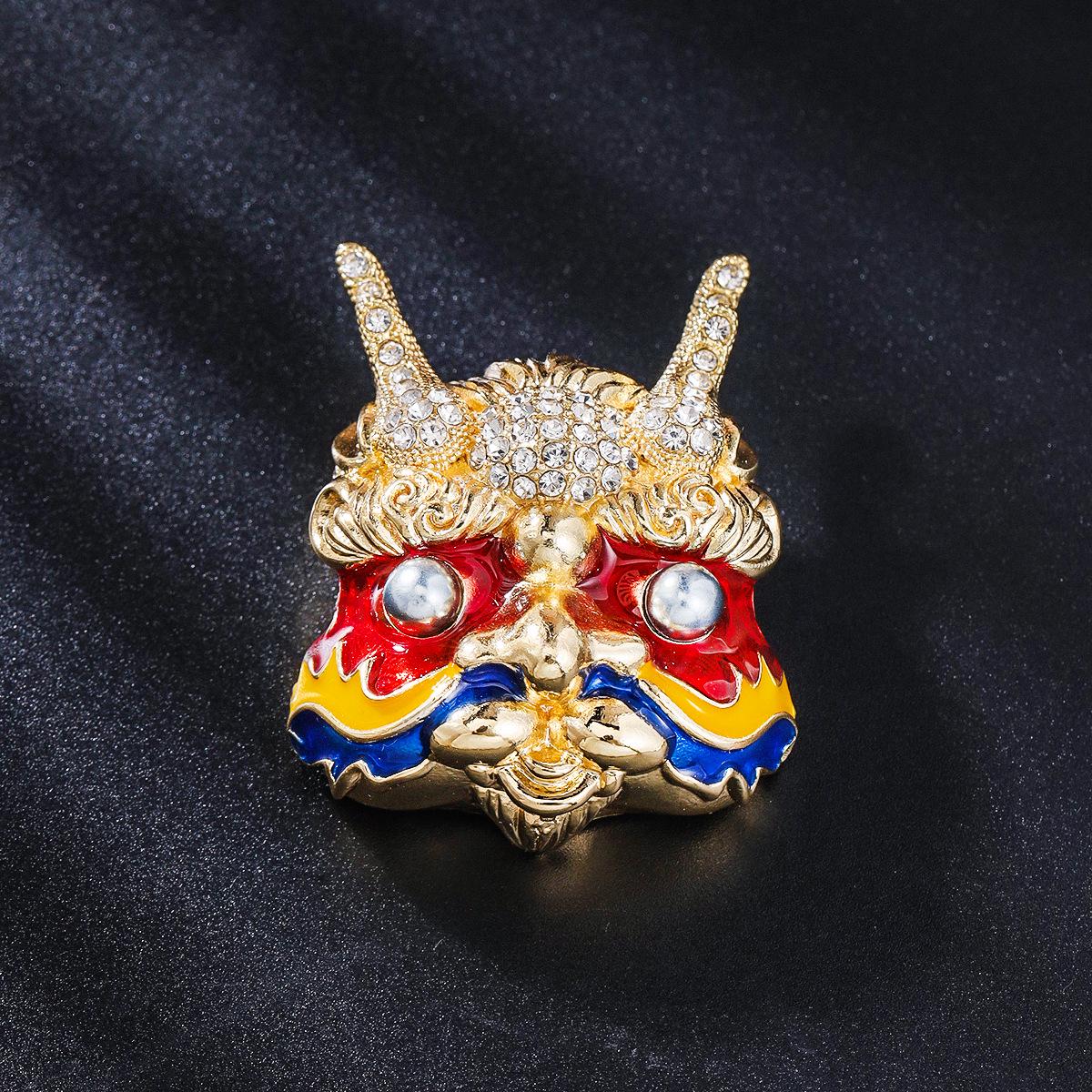 

Waking Lion Brooch: Stylish Design for All Suit Jackets