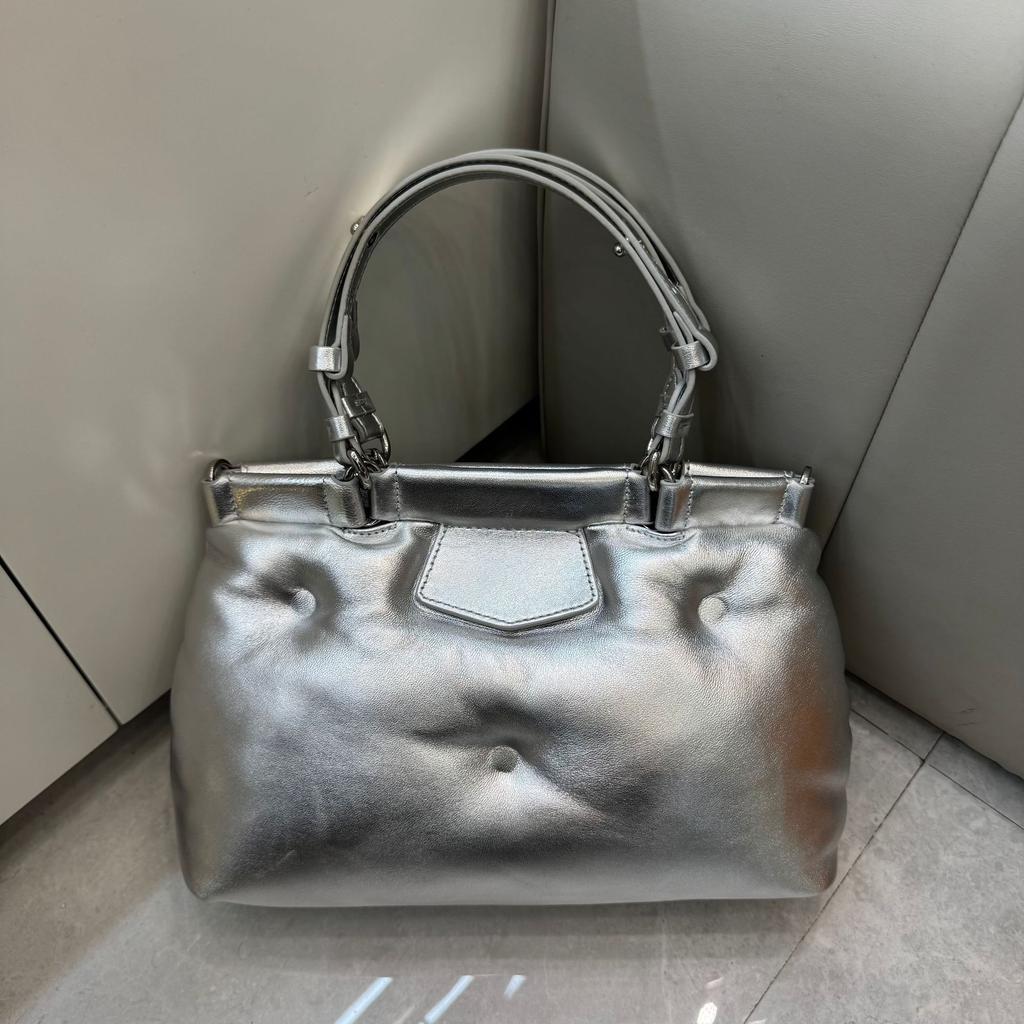 2026 Zahraniční obchod Ovčí kůže Polštářová taška Velká kapacita Módní Všestranná Měkká taška jako oblak Tote Přenosná Večerní taška Ženy