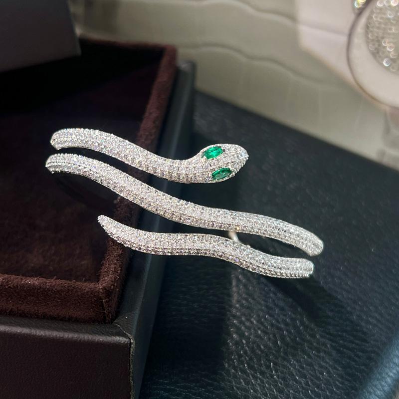 Zirkon dreilagiges Serpentinen-Öffnungsarmband Neues chinesisches Designarmband Mode leichter Luxus personalisierter Schmuck Frauen