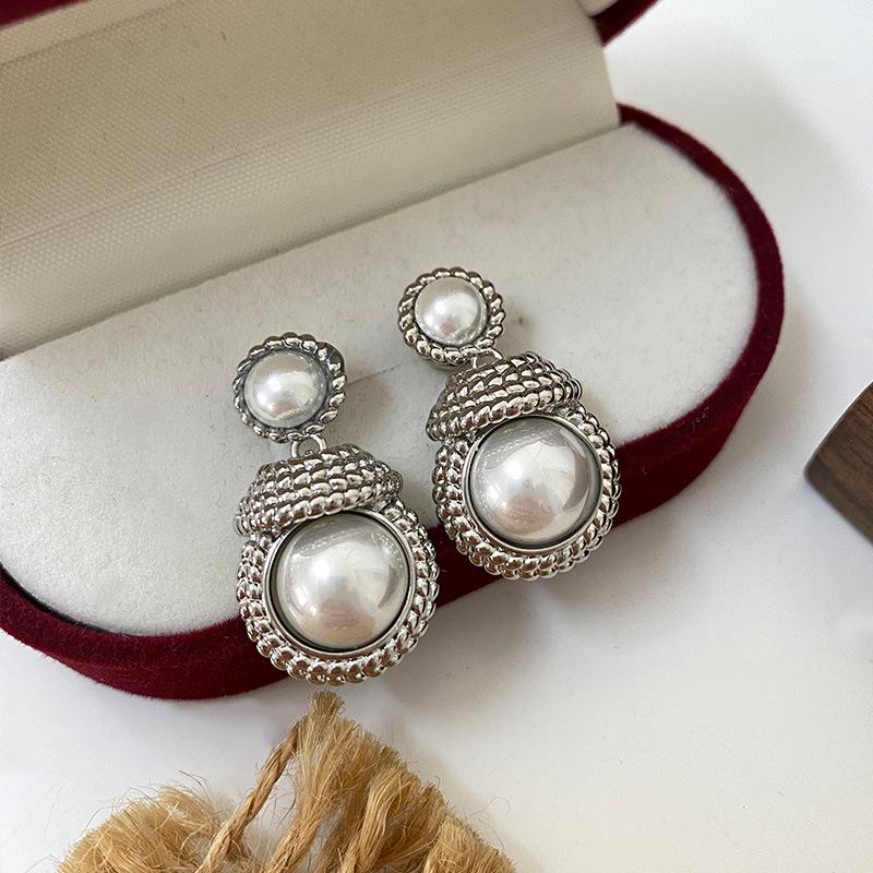 

Vintage French Court-Style Geometric Round Stud Earrings