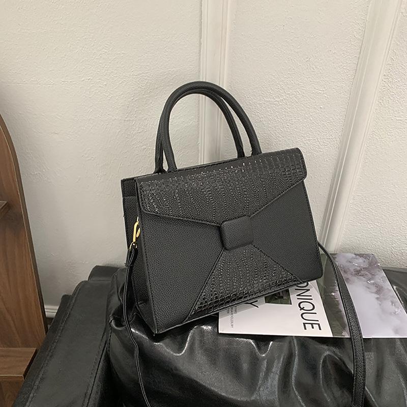 Fashion High-end Leather Texture Tote Bag Design Sense Commute All-matching Light Luxury Shoulder Bag Women's Pop Crossbody Bag