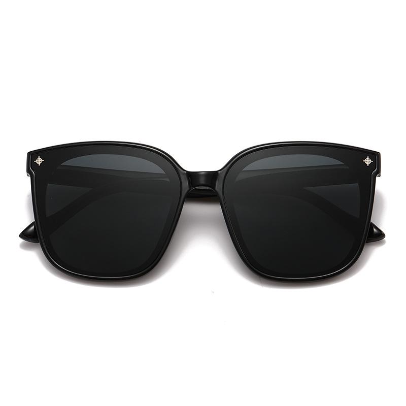 Trendy Unisex UV-Blocking Sunglasses for Round Faces - Ideal for Summer Driving