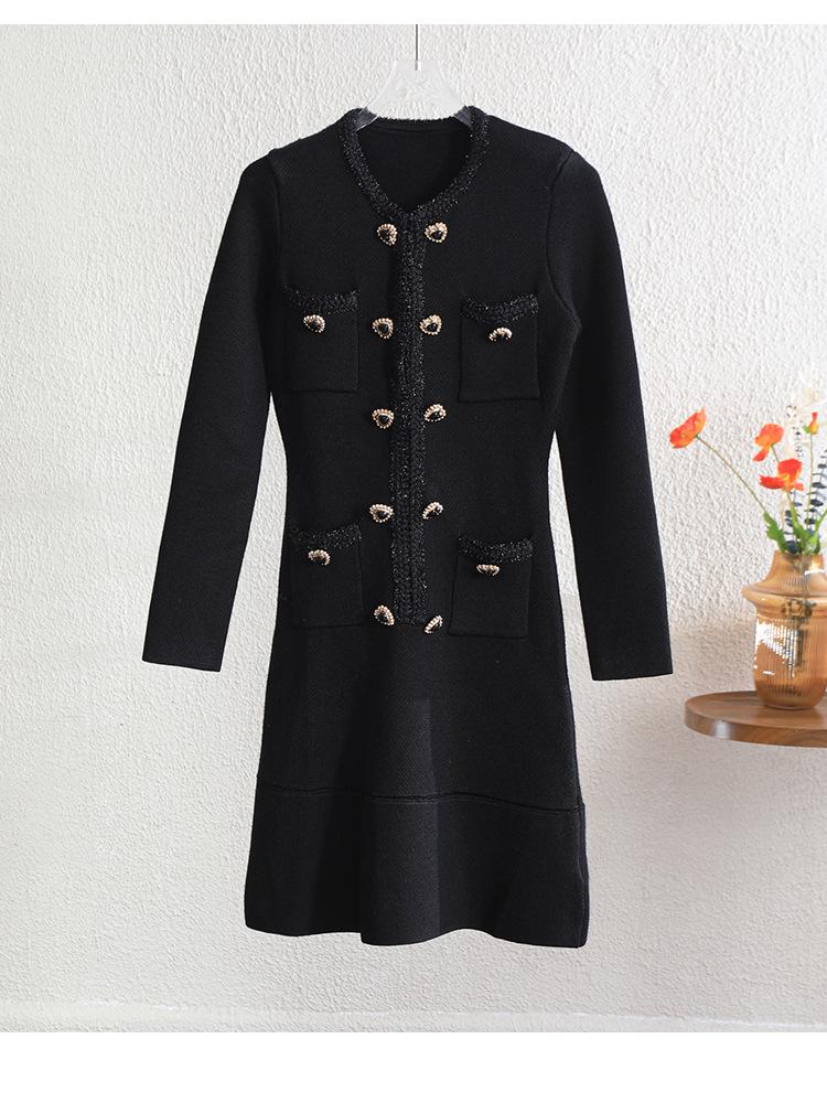 Elegant French High-End Mid-Length Knitted Dress with Heart Buckle for Early Spring