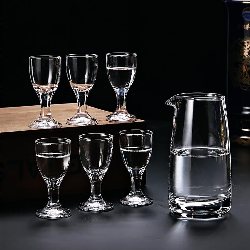 Wine Dispenser and Shot Glass Baijiu Kettle High End Whiskey Dispenser Decanter Transparent Small Wine Glass Classic Spirits Cup