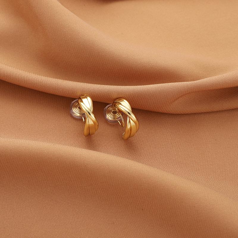 Pearl Mosquito Coil Disc Ear Clips: No-Pierce, Elegant French-Style Earrings for Women