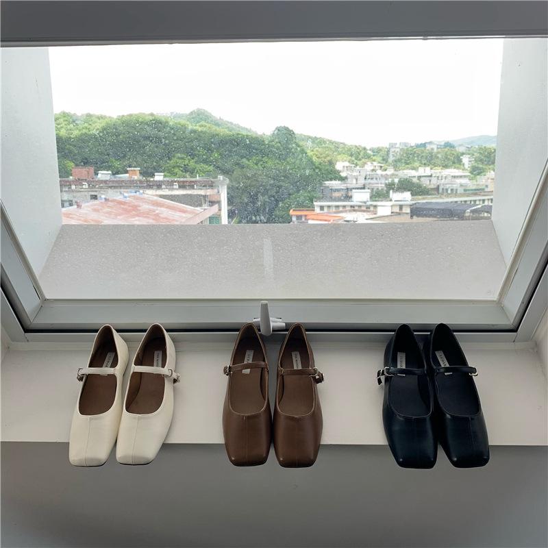 

Early spring and autumn square head ladyshoes women s thick heel retro one-word buckle belt square buckle single shoes women 35 чорний