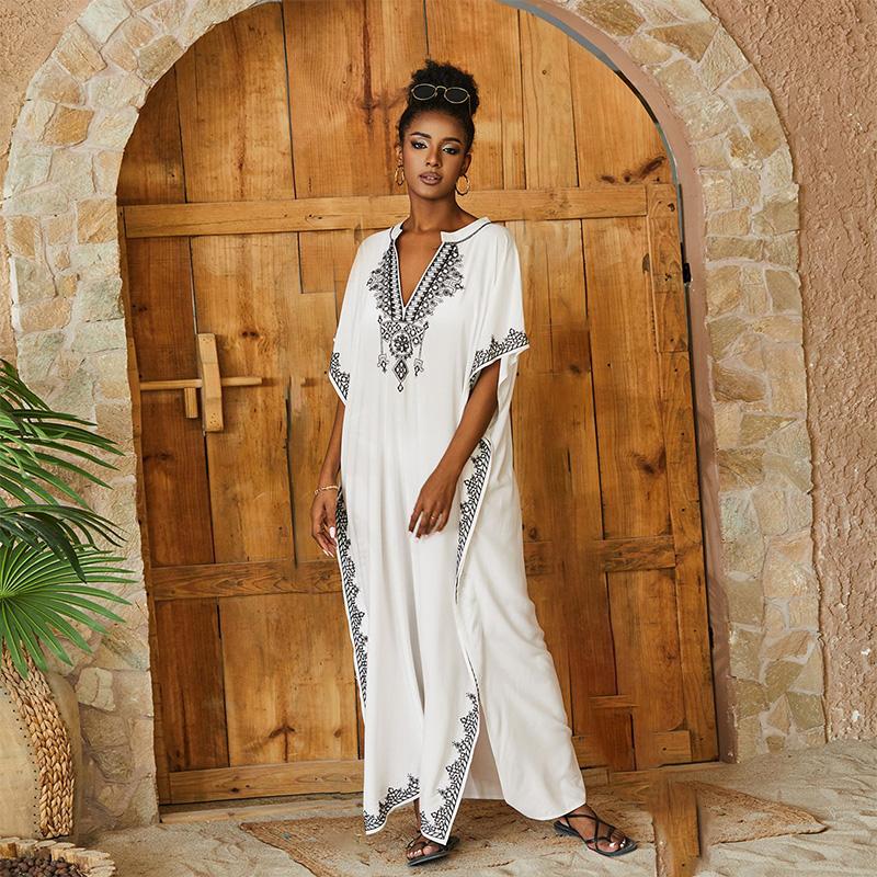 EDOLYNSA Vestido playero bohemio blanco con cuello de pico para mujer, Túnica larga, caftán Sexy, ropa de playa de talla grande, traje de baño Q1545 2024