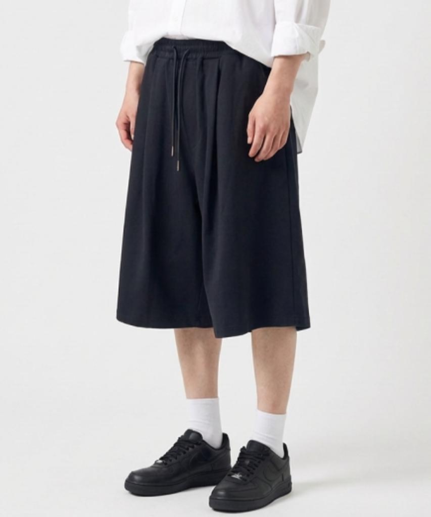 Seven Cella Knee-Length Multi-Tuck Bermuda Slacks Black